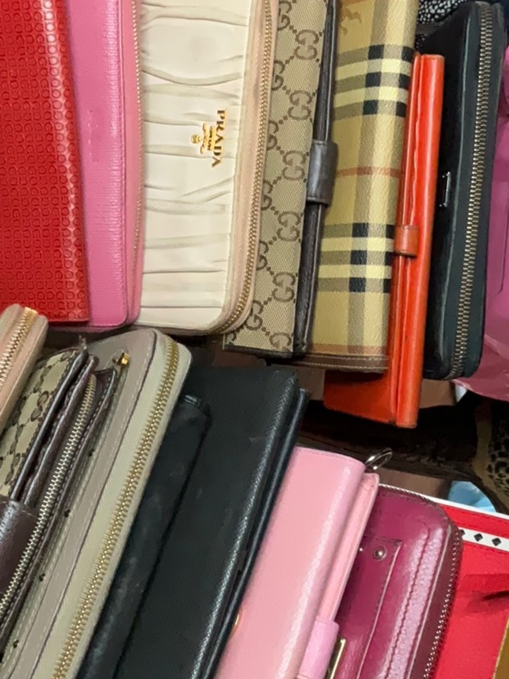 pick one kick one may have rubs or coin residue used luxe final sale low start
